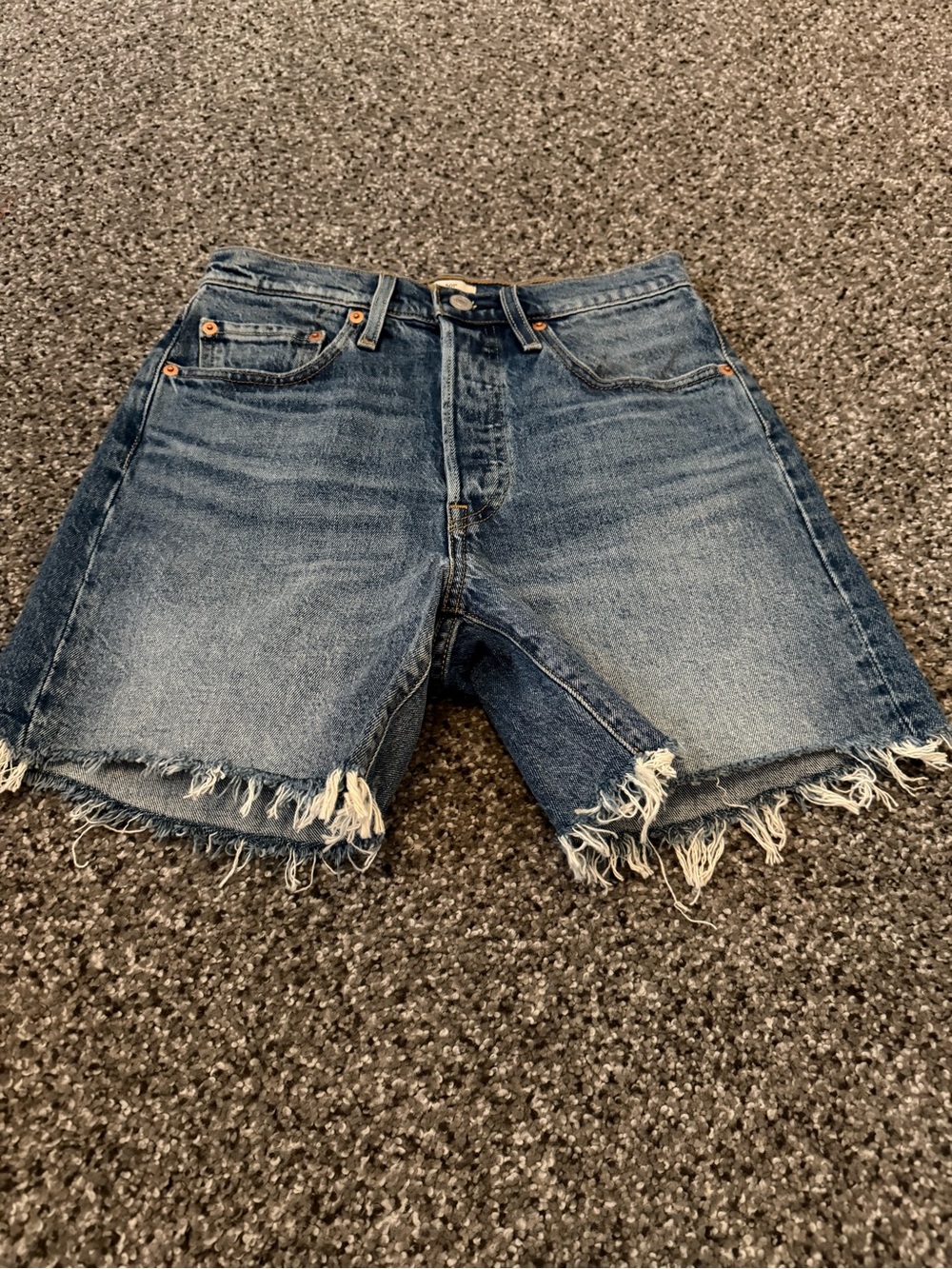 Womens new Levi’s shorts size 26